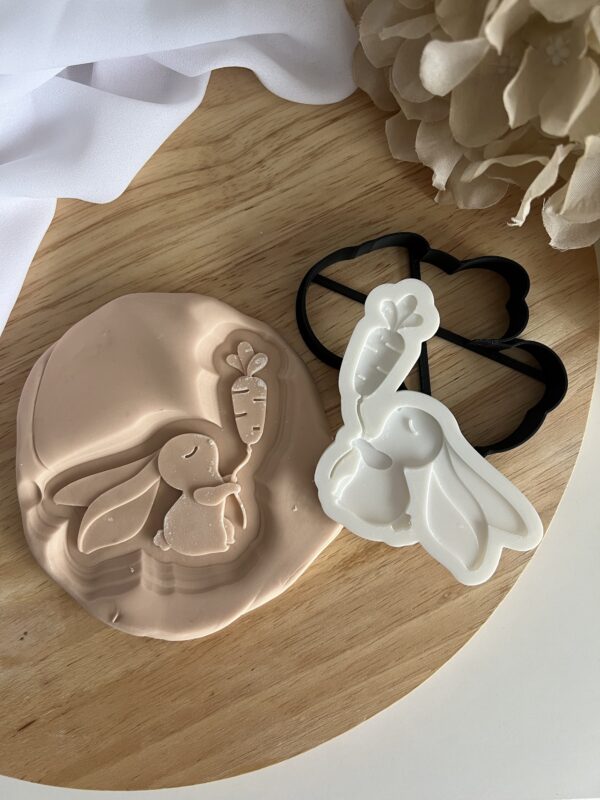 EASTER2025 Easter Bunny holding Carrot Balloon fondant stamp and cutter